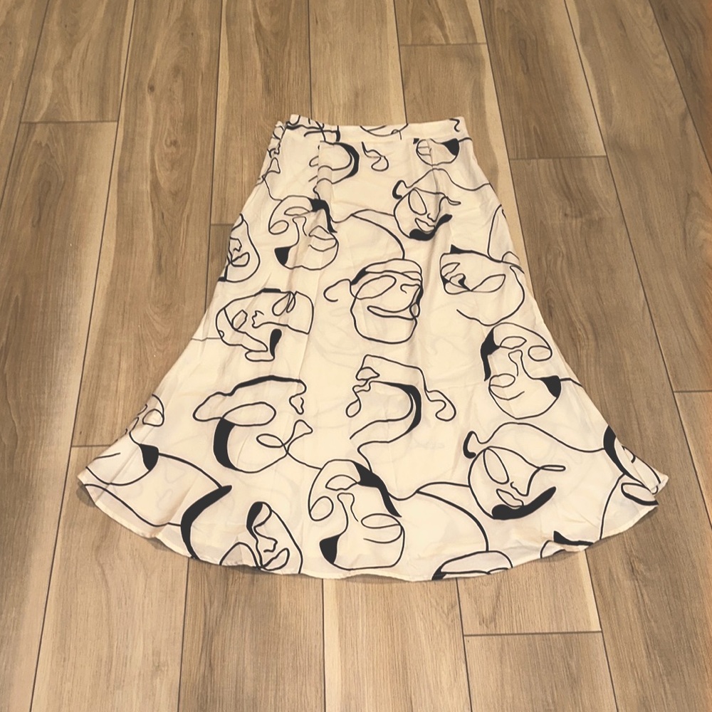 New SHEIN Size L Large Modern Art FACE Print B&W Women’s Midi Skirt NWOT